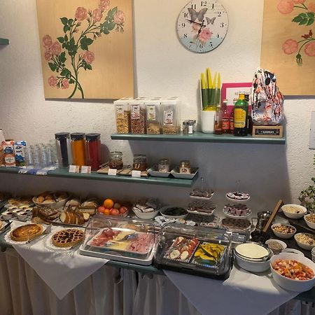 Hotel Garnì Delle Rose Ceniga Buitenkant foto