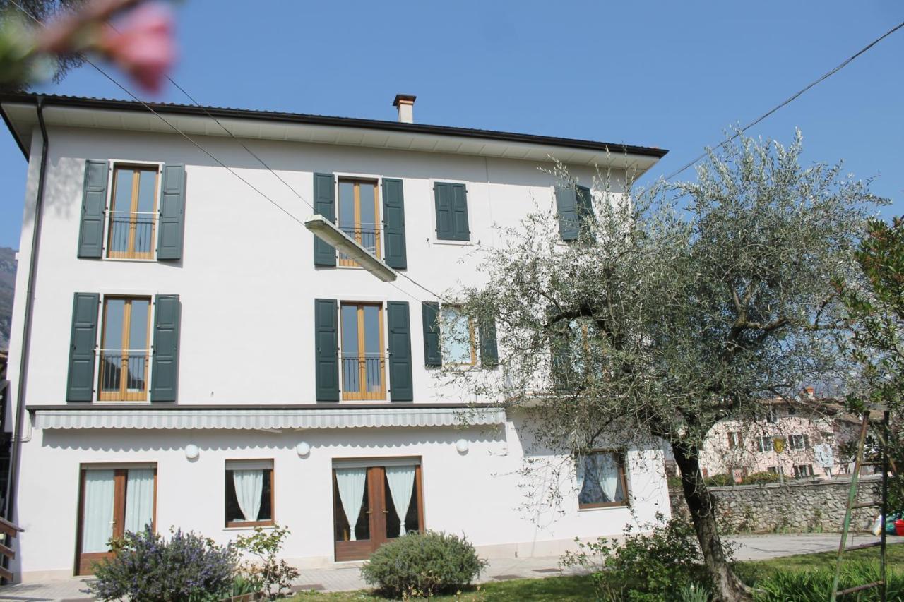 Hotel Garnì Delle Rose Ceniga Buitenkant foto