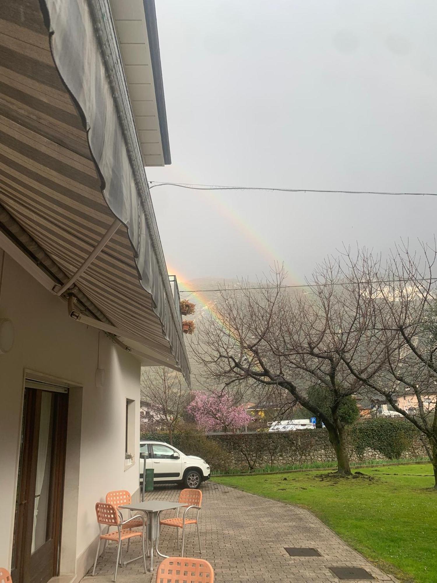 Hotel Garnì Delle Rose Ceniga Buitenkant foto