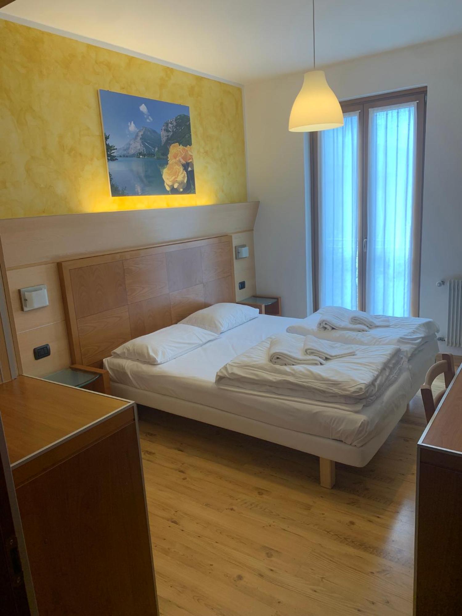 Hotel Garnì Delle Rose Ceniga Buitenkant foto