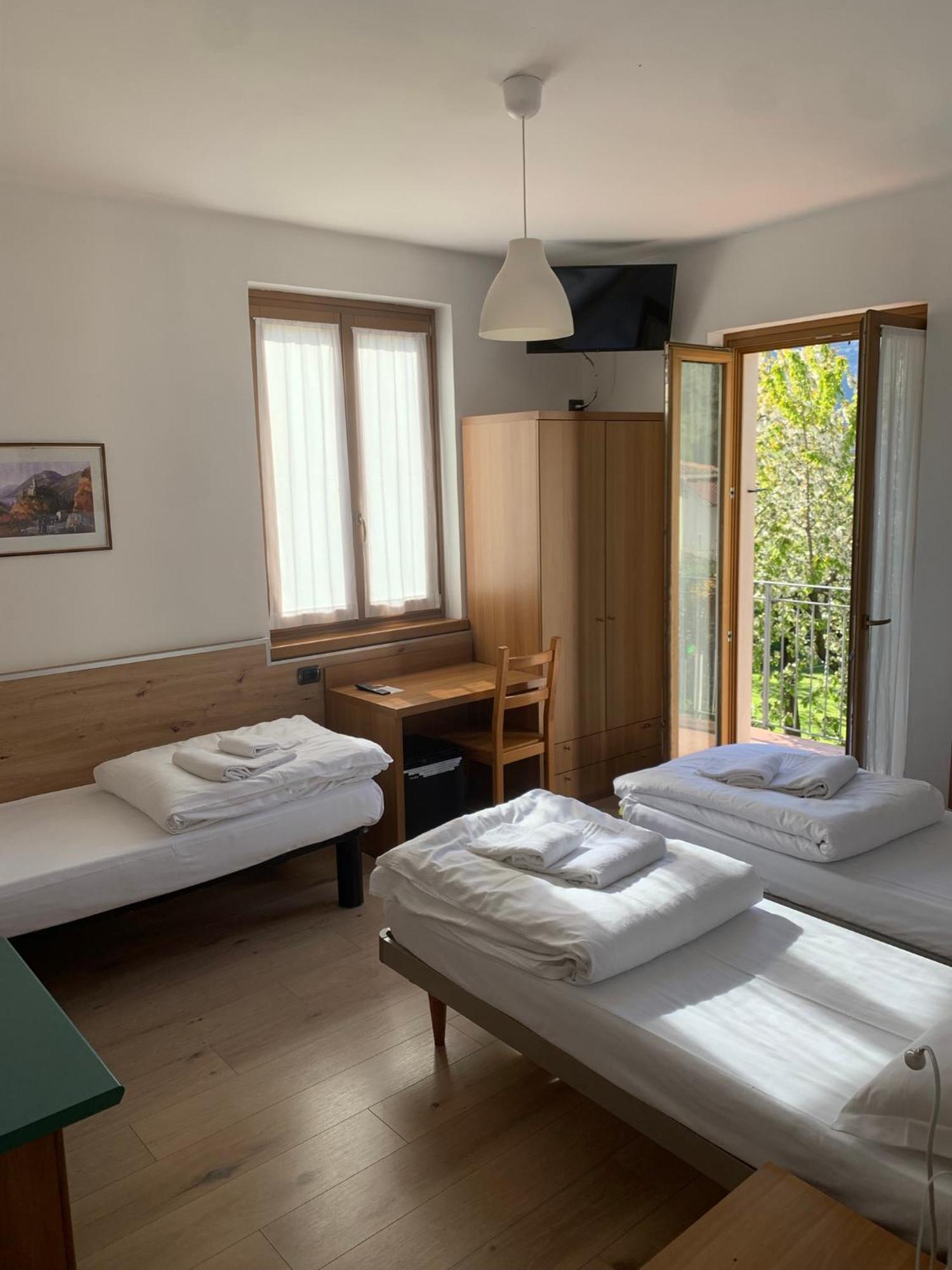 Hotel Garnì Delle Rose Ceniga Buitenkant foto