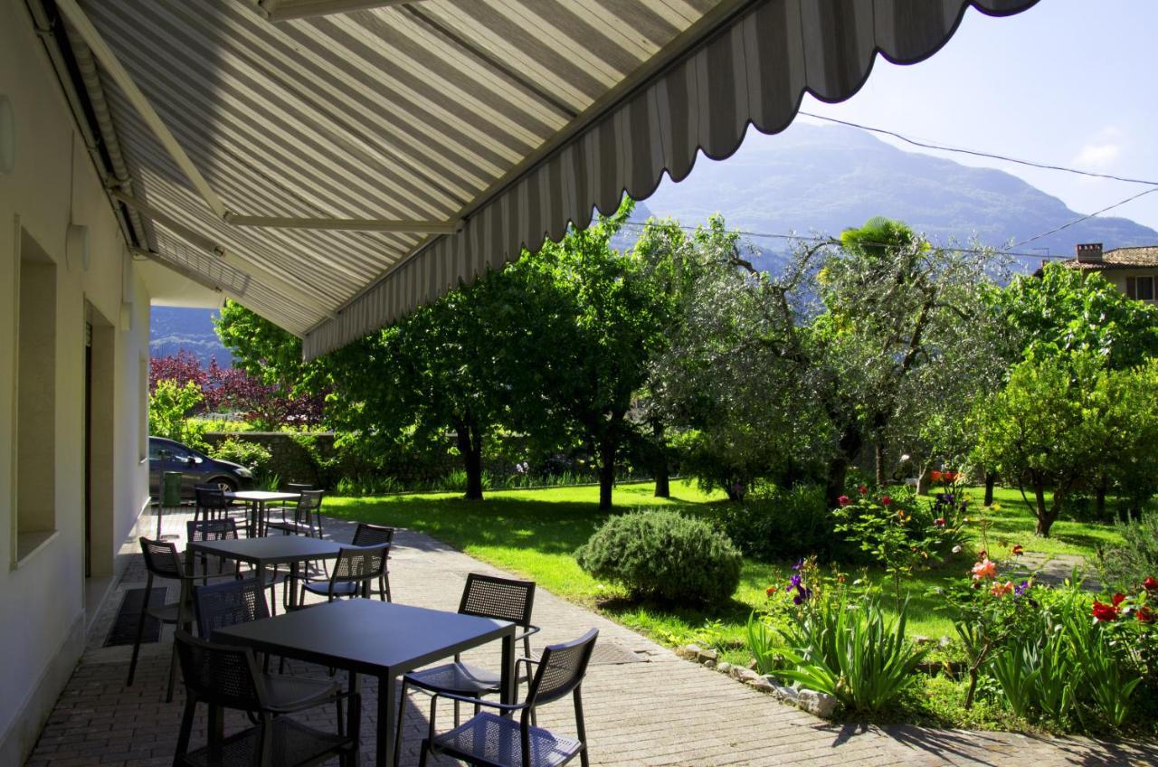 Hotel Garnì Delle Rose Ceniga Buitenkant foto